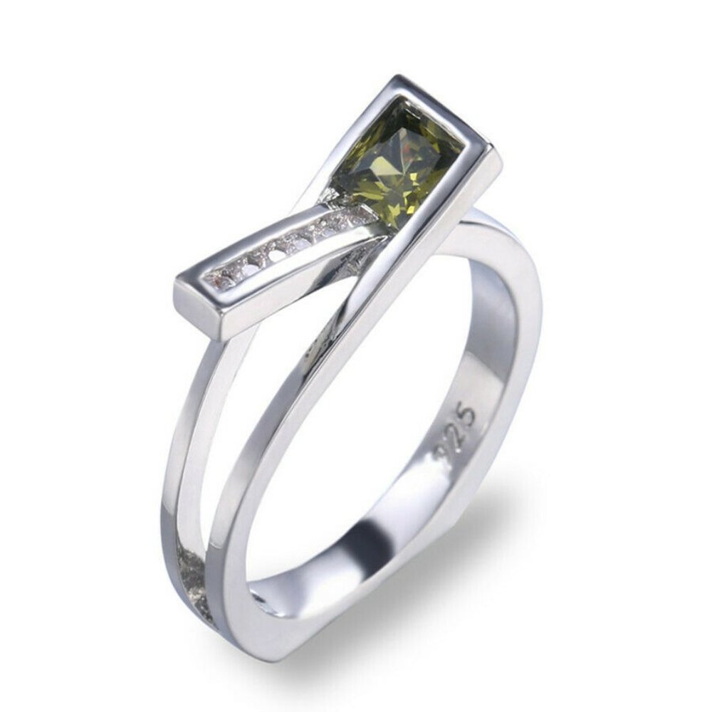 New Charm 925 Silver Emerald Cut Peridot Ring - Picture 2 of 4